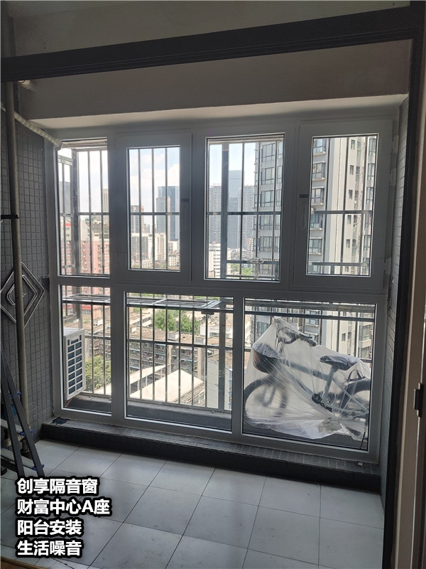 財富中心A座陽臺安裝6月23日_副本.jpg